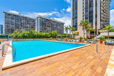 Condominio en alquiler en Miami, Florida, 1 dormitorio, 81.1 m2 № 1332764 - foto 29