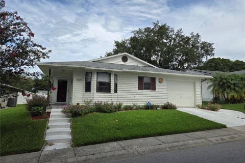 House in Lakeland, Florida 2 bedrooms, 112.41 sq.m. № 1257142 - photo 1