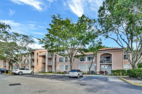 Condo in Miramar, Florida, 3 bedrooms  № 1319005 - photo 15