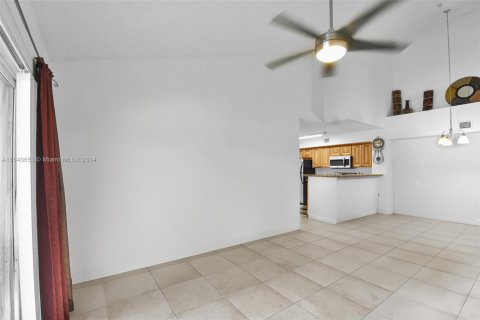 Condo in Miramar, Florida, 3 bedrooms  № 1319005 - photo 1