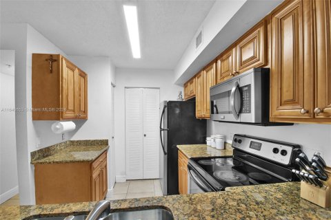 Condo in Miramar, Florida, 3 bedrooms  № 1319005 - photo 30