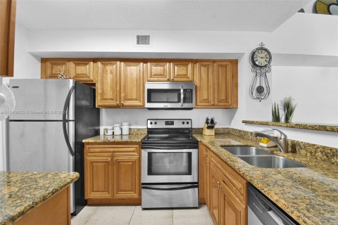 Condo in Miramar, Florida, 3 bedrooms  № 1319005 - photo 2