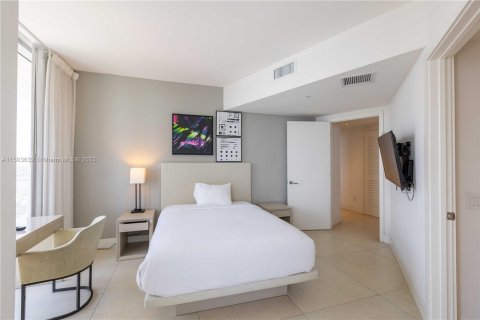 Condo in Hollywood, Florida, 2 bedrooms  № 911592 - photo 11