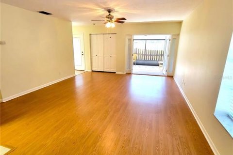 Townhouse in Brandon, Florida 2 bedrooms, 92.72 sq.m. № 885043 - photo 3