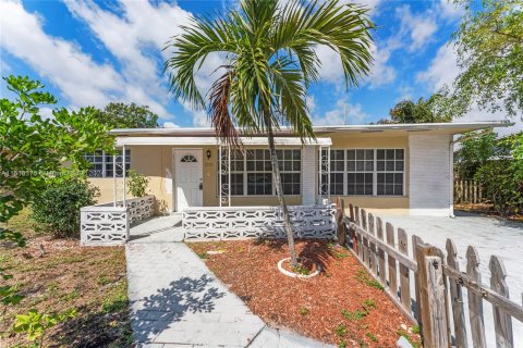 Villa ou maison à vendre à Pompano Beach, Floride: 3 chambres, 159.7 m2 № 1239628 - photo 2