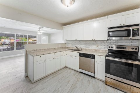 Casa en venta en Pompano Beach, Florida, 3 dormitorios, 159.7 m2 № 1239628 - foto 19