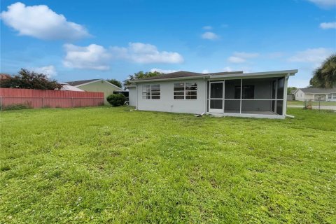 Villa ou maison à vendre à North Port, Floride: 2 chambres, 106.93 m2 № 1288612 - photo 18