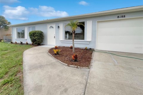 House in North Port, Florida 2 bedrooms, 106.93 sq.m. № 1288612 - photo 6