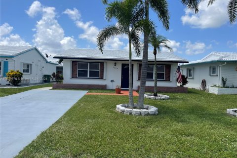 Casa en venta en Tamarac, Florida, 2 dormitorios, 80.27 m2 № 1294201 - foto 2