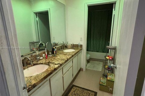 Townhouse in West Palm Beach, Florida 2 bedrooms, 118.64 sq.m. № 1294752 - photo 19