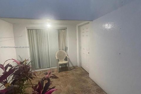 Adosado en venta en West Palm Beach, Florida, 2 dormitorios, 118.64 m2 № 1294752 - foto 2