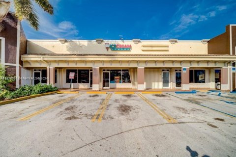 Propiedad comercial en venta en Miami Gardens, Florida № 1294751 - foto 22