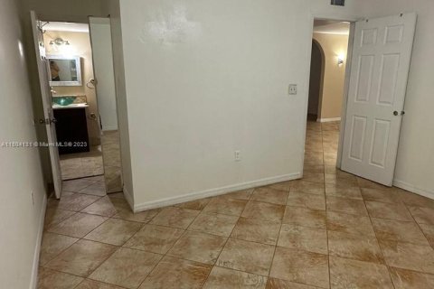 Condominio en venta en North Miami, Florida, 2 dormitorios, 79.9 m2 № 911966 - foto 11