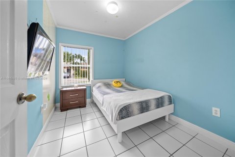 Touwnhouse à vendre à Miami, Floride: 2 chambres, 77.57 m2 № 1329216 - photo 13