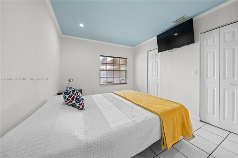 Touwnhouse à vendre à Miami, Floride: 2 chambres, 77.57 m2 № 1329216 - photo 11