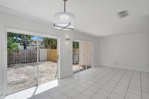 Townhouse in Miami, Florida 2 bedrooms, 93.92 sq.m. № 1332713 - photo 6