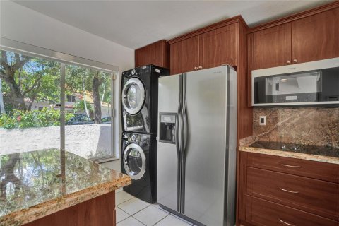 Townhouse in Miami, Florida 2 bedrooms, 93.92 sq.m. № 1332713 - photo 10