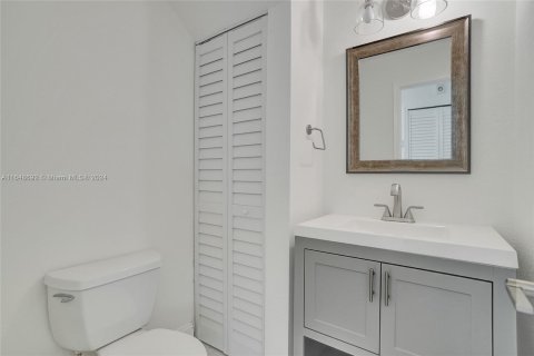 Townhouse in Miami, Florida 2 bedrooms, 93.92 sq.m. № 1332713 - photo 12