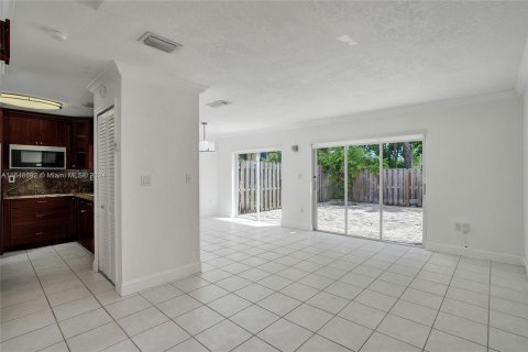 Townhouse in Miami, Florida 2 bedrooms, 93.92 sq.m. № 1332713 - photo 4