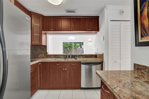 Townhouse in Miami, Florida 2 bedrooms, 93.92 sq.m. № 1332713 - photo 11