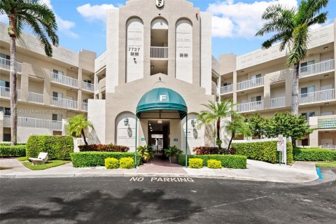 Copropriété à vendre à Tamarac, Floride: 2 chambres, 158.4 m2 № 1347647 - photo 1