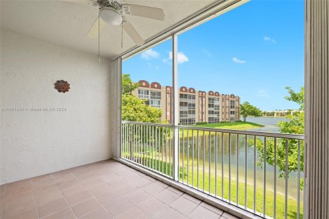 Copropriété à vendre à Tamarac, Floride: 2 chambres, 158.4 m2 № 1347647 - photo 4