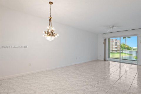 Copropriété à vendre à Tamarac, Floride: 2 chambres, 158.4 m2 № 1347647 - photo 25