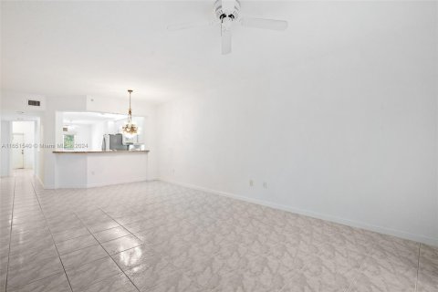 Copropriété à vendre à Tamarac, Floride: 2 chambres, 158.4 m2 № 1347647 - photo 7