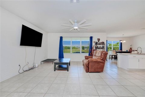 Villa ou maison à vendre à Punta Gorda, Floride: 4 chambres, 194.17 m2 № 1144234 - photo 4