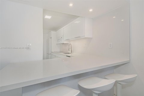 Condominio en alquiler en Miami Beach, Florida, 48.77 m2 № 308132 - foto 8