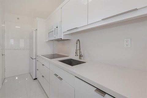 Condominio en alquiler en Miami Beach, Florida, 48.77 m2 № 308132 - foto 10