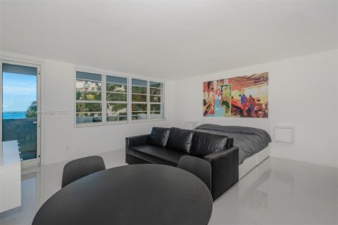 Condominio en alquiler en Miami Beach, Florida, 48.77 m2 № 308132 - foto 2