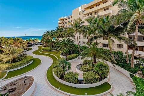 Condo in Miami Beach, Florida  № 308132 - photo 15