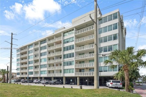 Condominio en venta en Miami Beach, Florida, 1 dormitorio, 80.27 m2 № 1441997 - foto 13