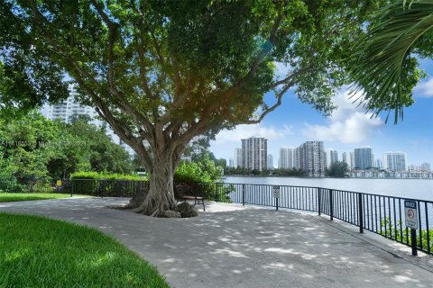 Copropriété à vendre à Aventura, Floride: 2 chambres, 106.19 m2 № 1239854 - photo 21