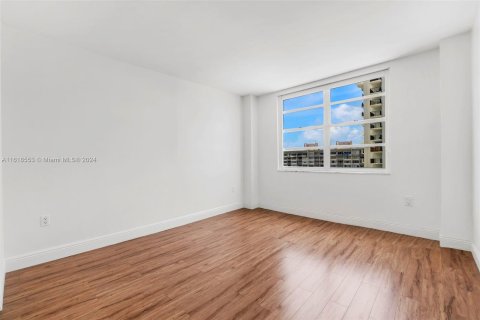 Copropriété à vendre à Aventura, Floride: 2 chambres, 106.19 m2 № 1239854 - photo 13