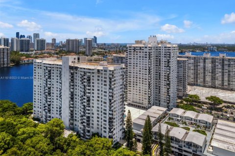 Condo in Aventura, Florida, 2 bedrooms  № 1239854 - photo 18