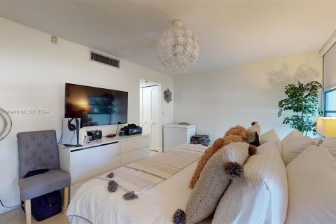 Condo in Aventura, Florida, 2 bedrooms  № 1239785 - photo 24