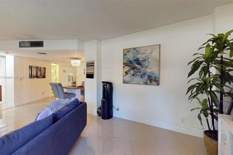 Condo in Aventura, Florida, 2 bedrooms  № 1239785 - photo 11