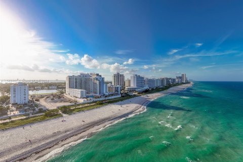 Condo in Miami Beach, Florida, 1 bedroom  № 1178801 - photo 1