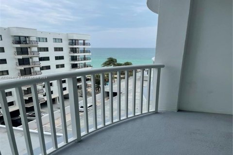 Condominio en venta en Miami Beach, Florida, 1 dormitorio, 91.04 m2 № 1178801 - foto 7