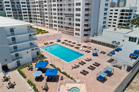 Condo in Miami Beach, Florida, 1 bedroom  № 1178801 - photo 11