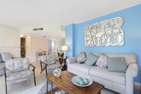 Condo in Aventura, Florida, 2 bedrooms  № 1345122 - photo 2