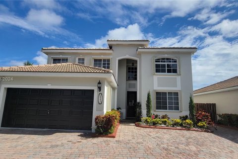 Villa ou maison à vendre à Cutler Bay, Floride: 4 chambres, 219.71 m2 № 1269081 - photo 1