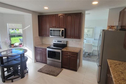 House in Cutler Bay, Florida 4 bedrooms, 219.71 sq.m. № 1269081 - photo 12