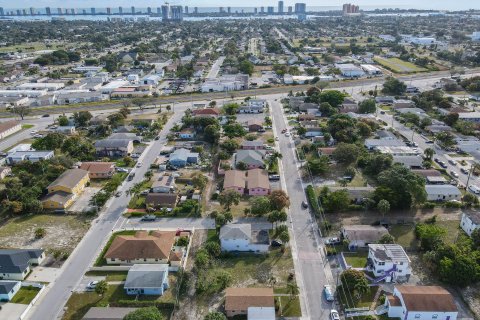 Land in Riviera Beach, Florida № 1016179 - photo 6