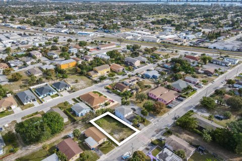 Land in Riviera Beach, Florida № 1016179 - photo 3