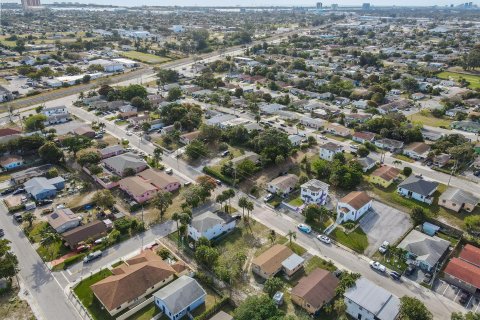 Land in Riviera Beach, Florida № 1016179 - photo 2