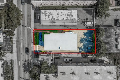 Commercial property in Miami, Florida № 283651 - photo 21