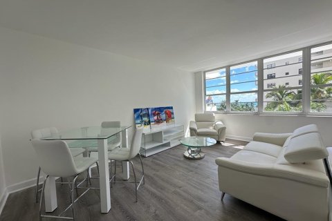 Condo in Miami Beach, Florida  № 1092033 - photo 30